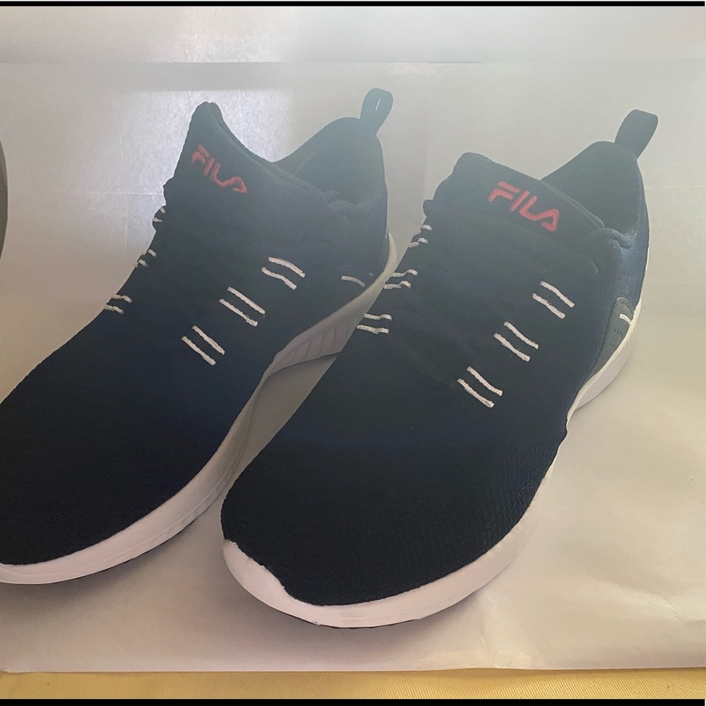 NWTs Filas Men's Athletic Running Tennis Shoes - Picture 2 of 8